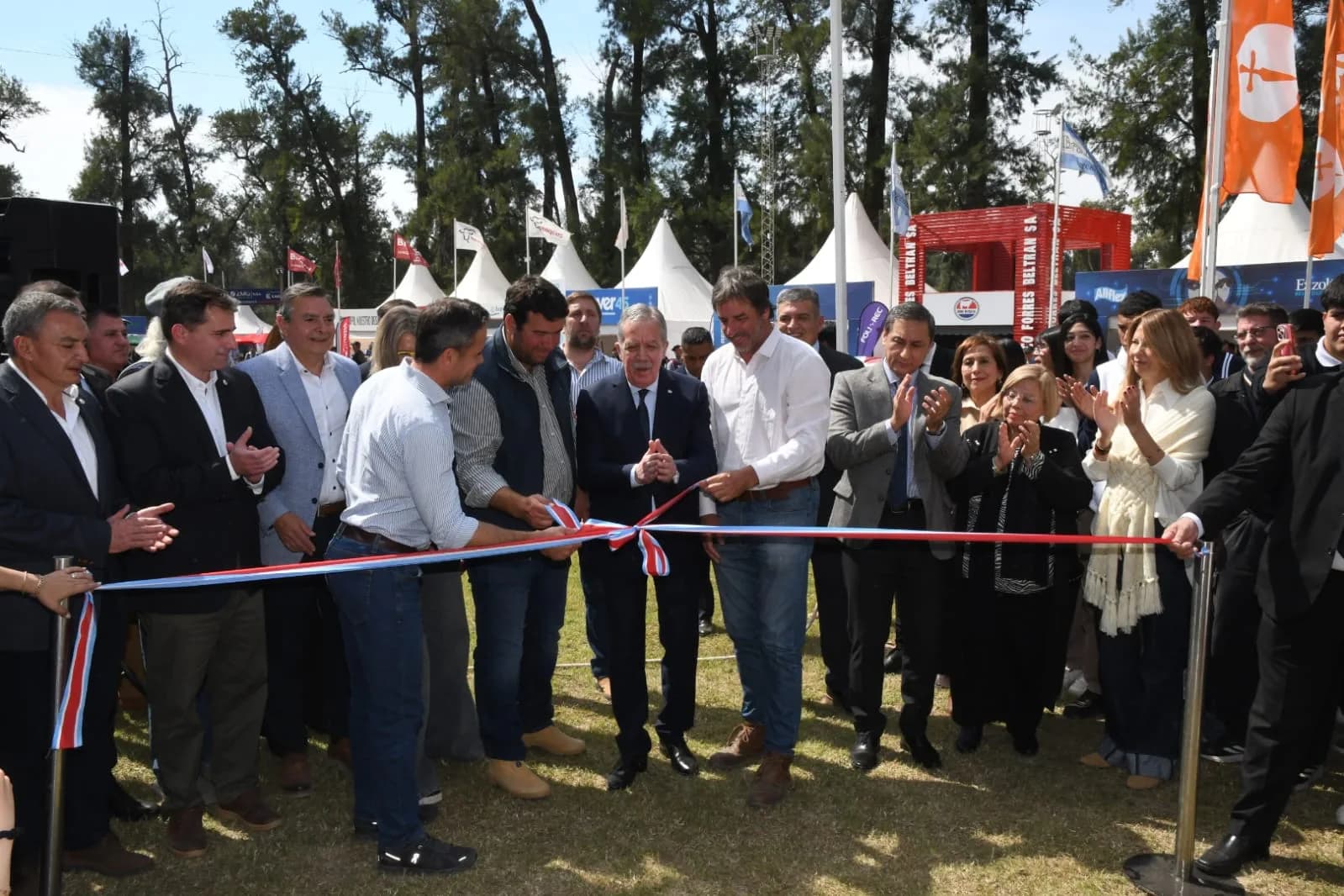 El gobernador Elías Suárez participó de la apertura oficial de la 19ª ExpoBRA y firmó convenios para potenciar la trazabilidad ganadera