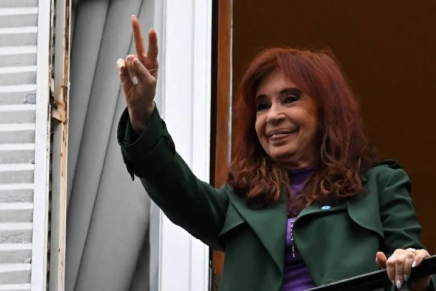Cristina Kirchner exigió que se aumente su millonaria pensión, reclamó los retroactivos y no quiere descuentos