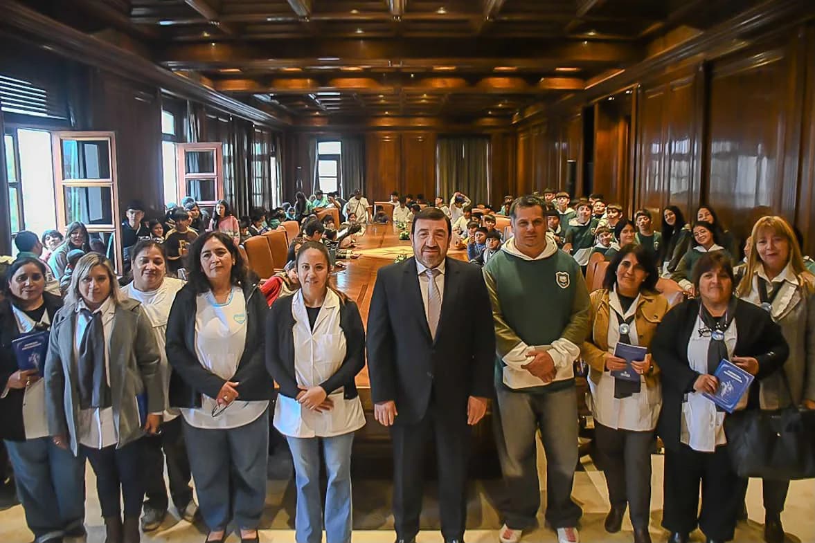 Alumnos de cuatro establecimientos educativos visitaron Casa de Gobierno