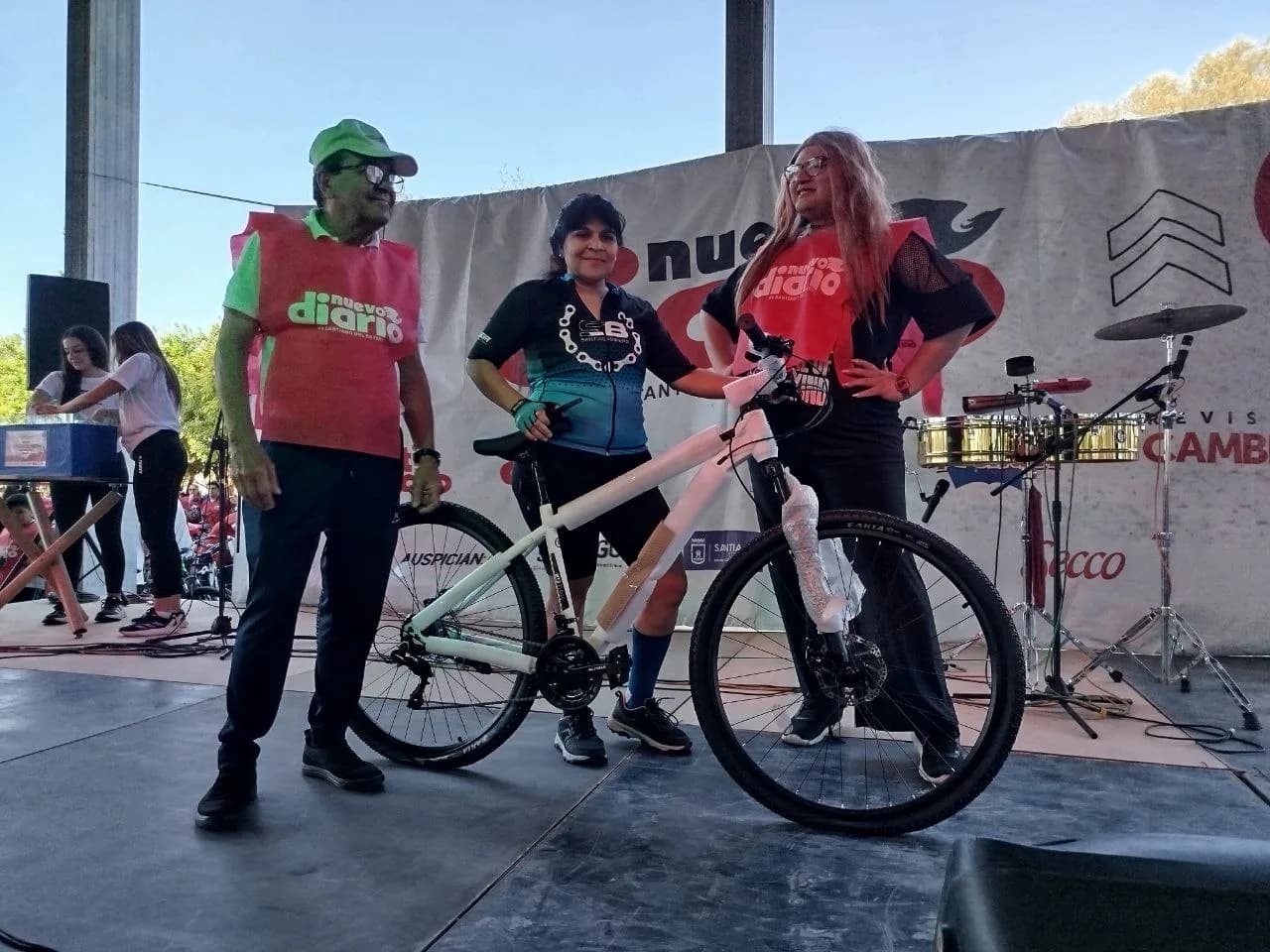 Daniela Ledesma, de Santiago Biker, ganó la segunda bicicleta sorteada en La Gran Bicicleteada Familiar
