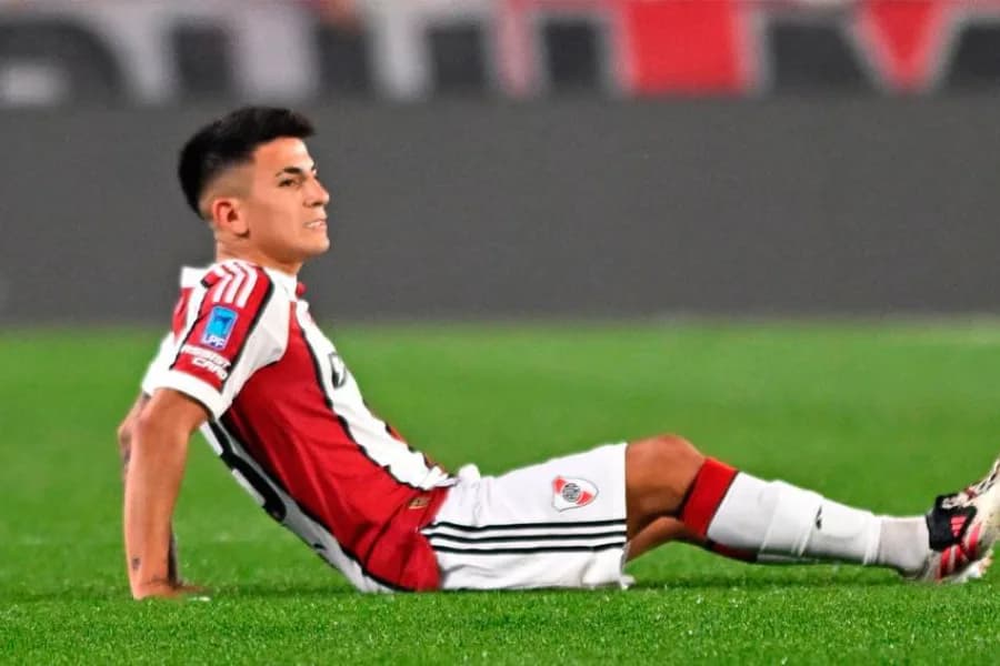 Thiago Almada sufrió un desgarro en el cuádriceps y encendió las alarmas en el cuerpo técnico de River