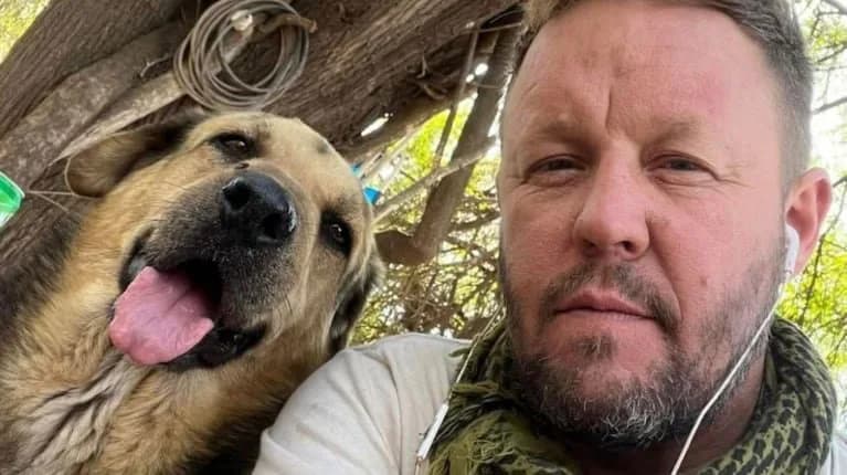 Un enorme mural recordará a El Polaco junto a sus inseparables “canichones”