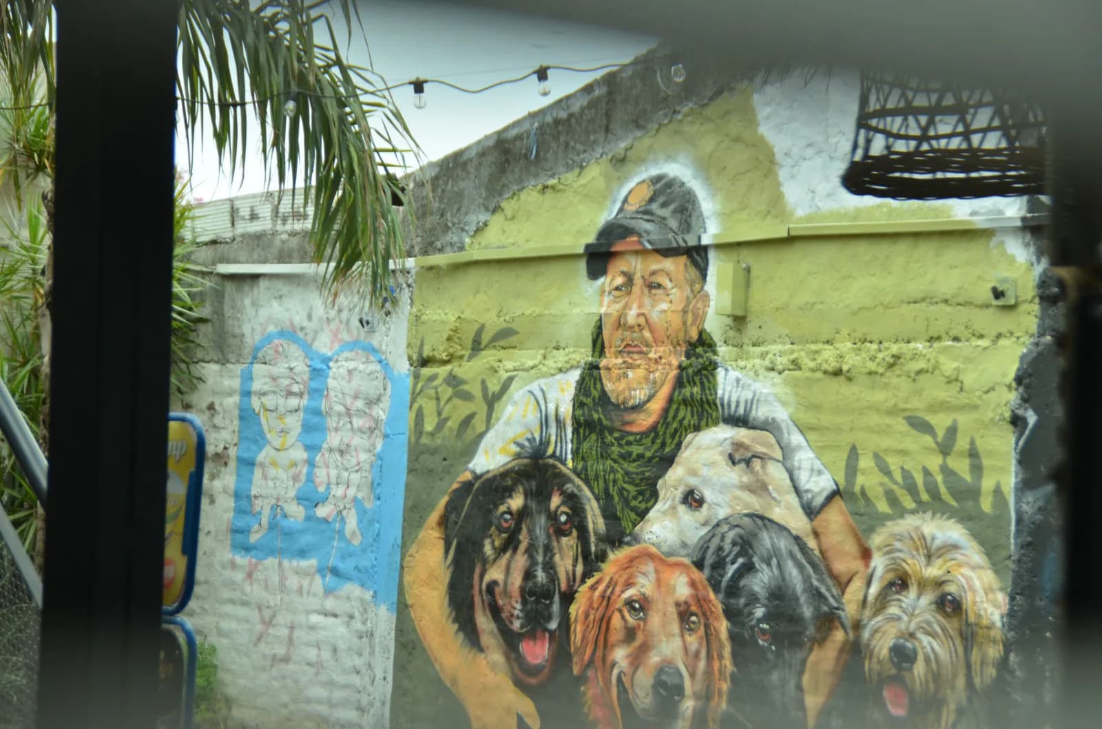 El “Polaco” ya tiene su mural en Santiago: mirá cómo quedó la obra terminada