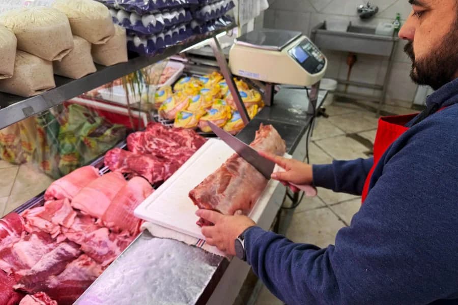 La carne vacuna cuesta hasta un 128% más que la de cerdo y modifica los patrones de consumo en el país