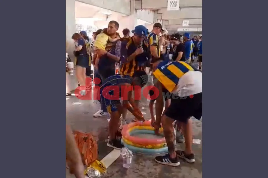 Video: hinchas de Rosario Central armaron una pileta en plena calle para combatir el calor en Santiago del Estero