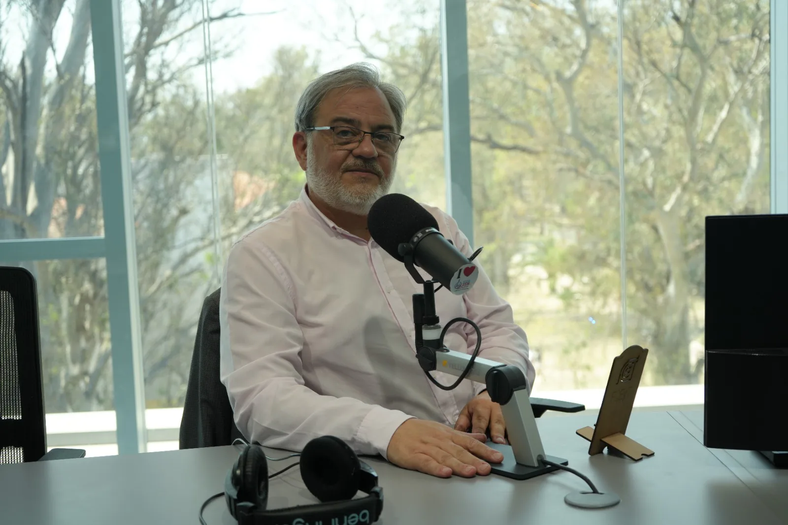 Juan Anselmo Leguizamón anticipó en LV11 una Feria del Libro con más de 40 presentaciones de autores santiagueños