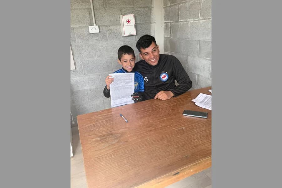 De Clodomira a Argentinos Juniors: la historia de Nehemias, el arquero santiagueño de tan solo 7 años