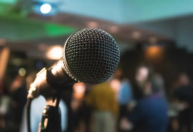 ¿Te cuesta hablar frente a otros? Dictarán un Taller de Oratoria para vencer el miedo escénico