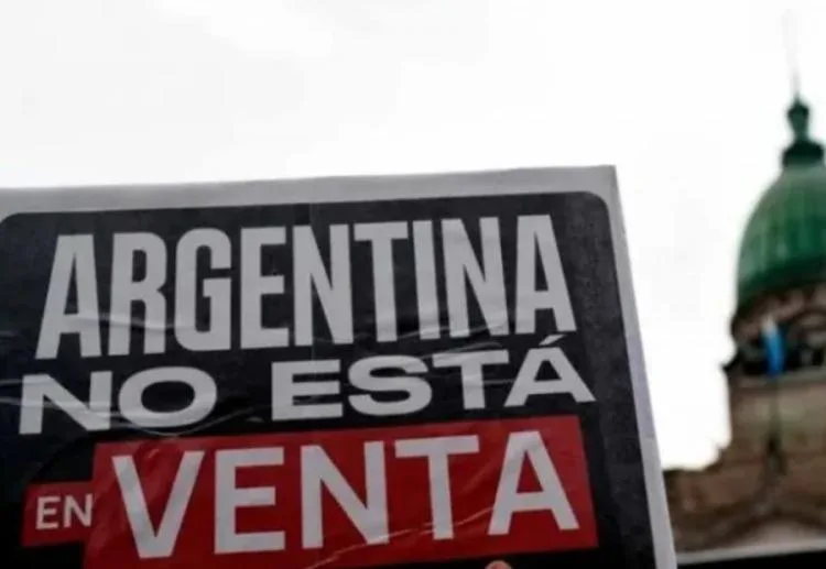 Ley de Tierras: las claves y el recorrido judicial del reclamo contra el DNU que derivó en el fallo de la Corte Suprema