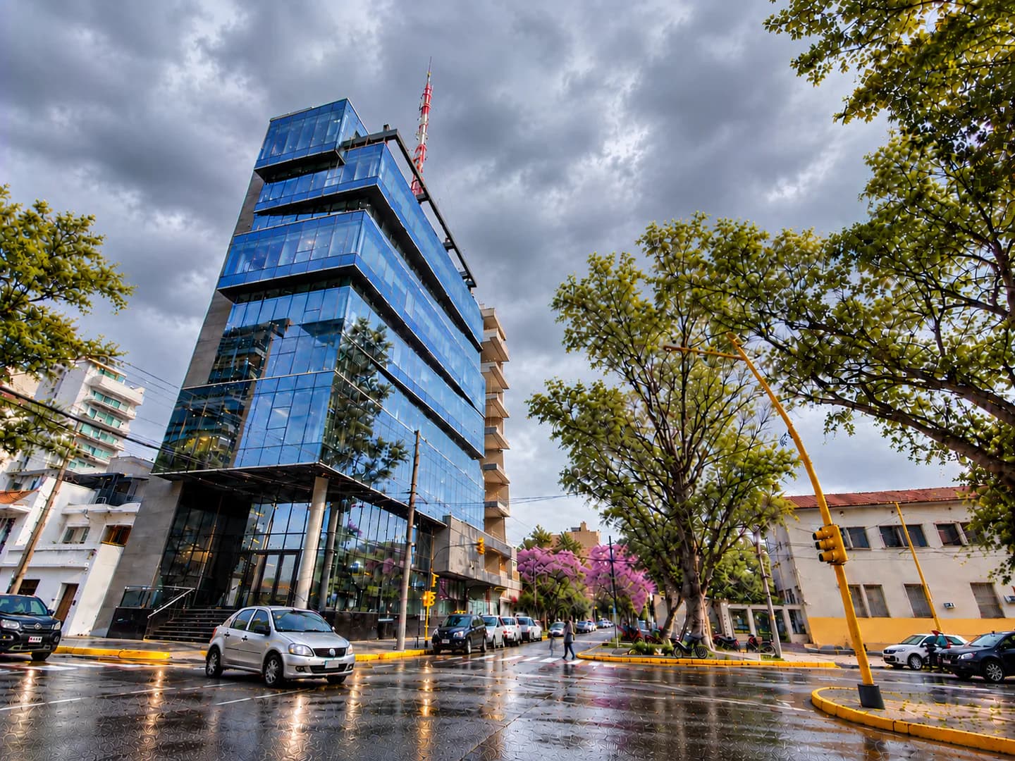 ¡Por fin es viernes! Santiago amaneció fresco y con muchas nubes: cómo seguirá el tiempo