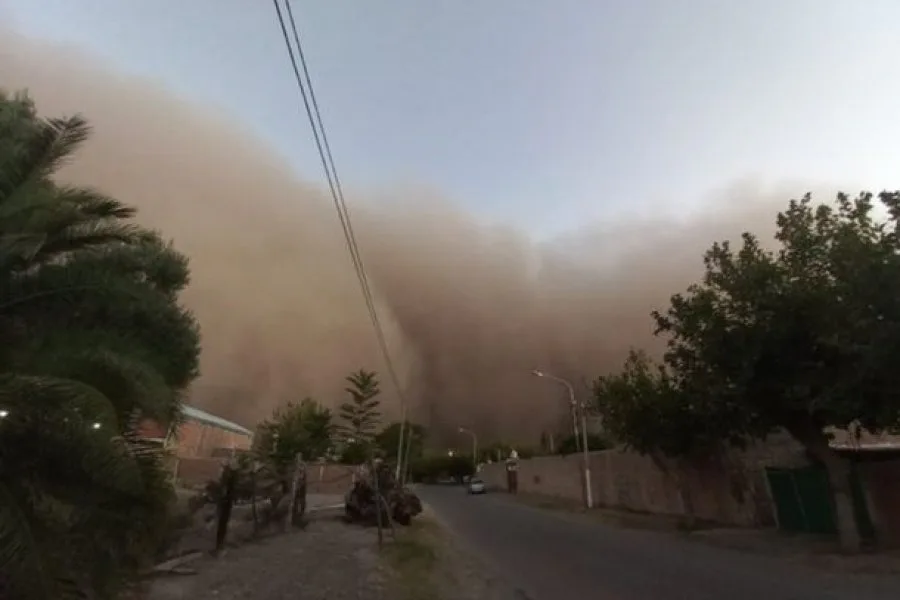 Alerta por viento Zonda en el Cuyo: suspendieron las clases presenciales en San Juan y Mendoza