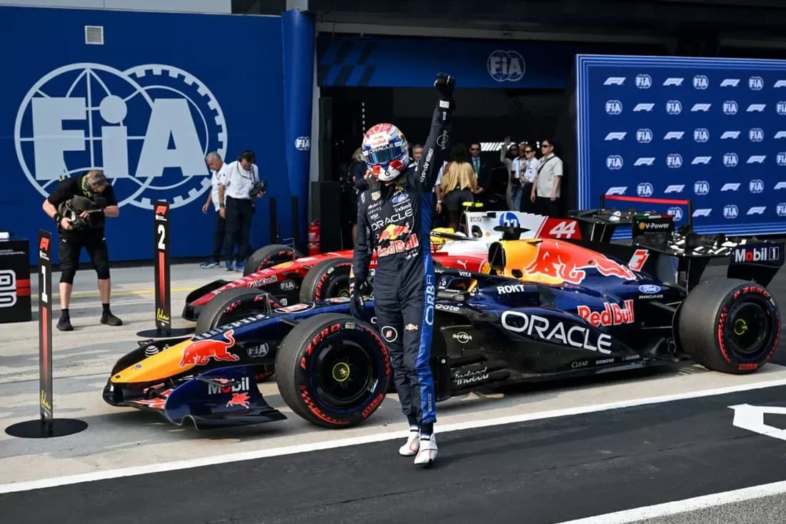 Max Verstappen logró su primera pole position de la temporada en el circuito de Sepang