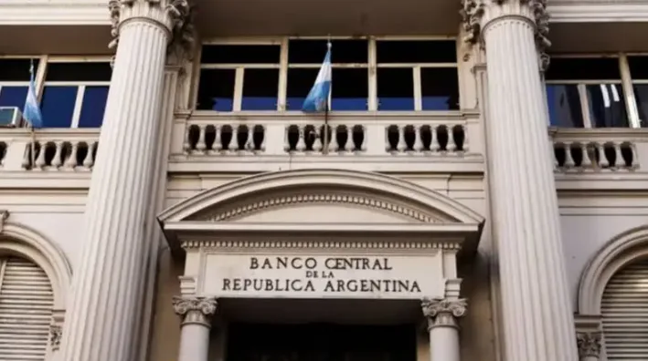 Marina Dal Poggetto lanzó una dura advertencia sobre la economía de Milei: "El Gobierno está comprando menos dólares"