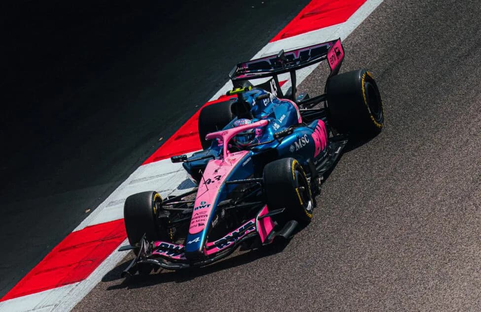 Franco Colapinto remontó siete lugares y terminó 13º en el GP de Bahréin en Malasia