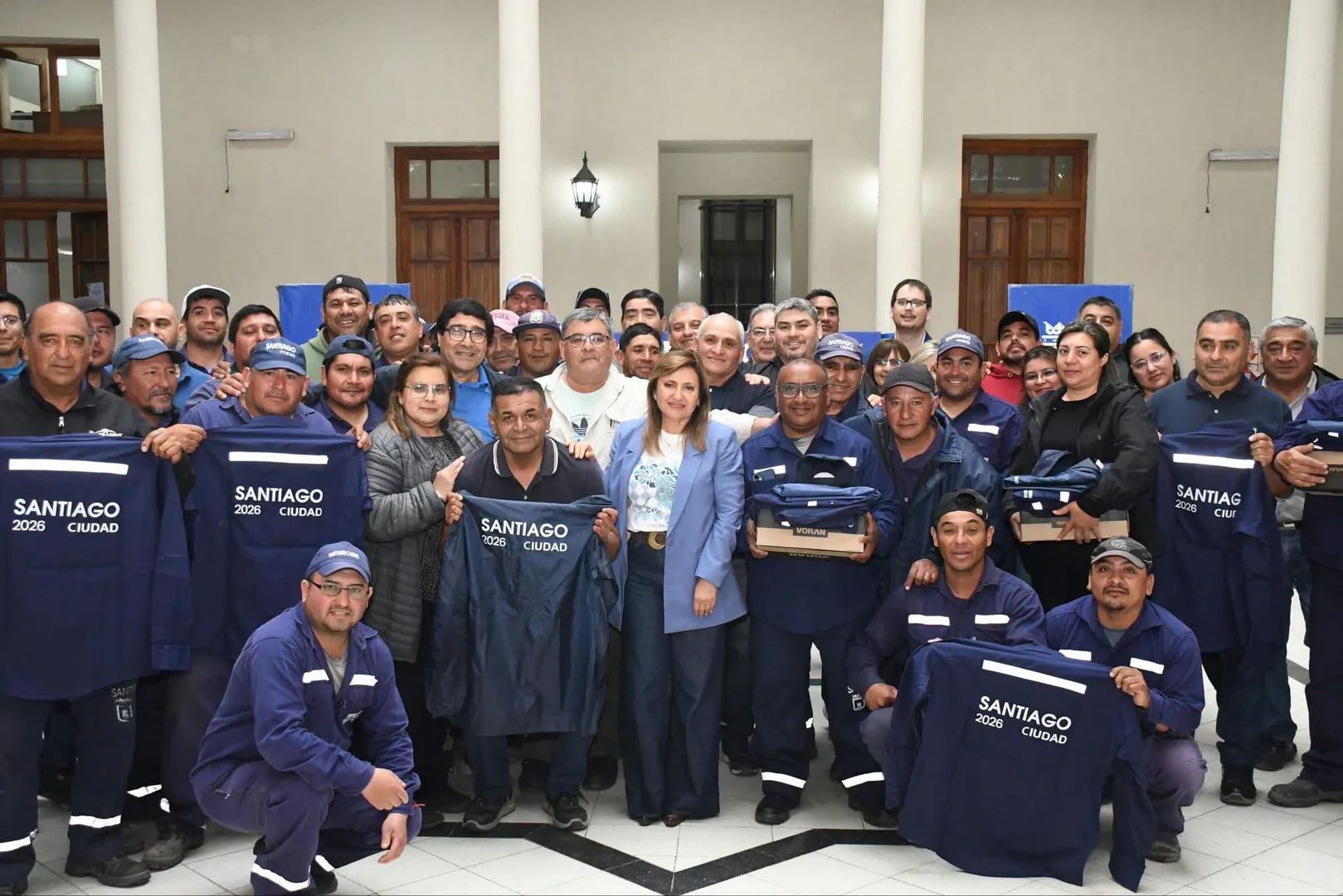 La intendente Norma Fuentes entregó nuevos uniformes a los trabajadores de Obras Públicas: "Es un orgullo ver cómo trabajan por la ciudad"