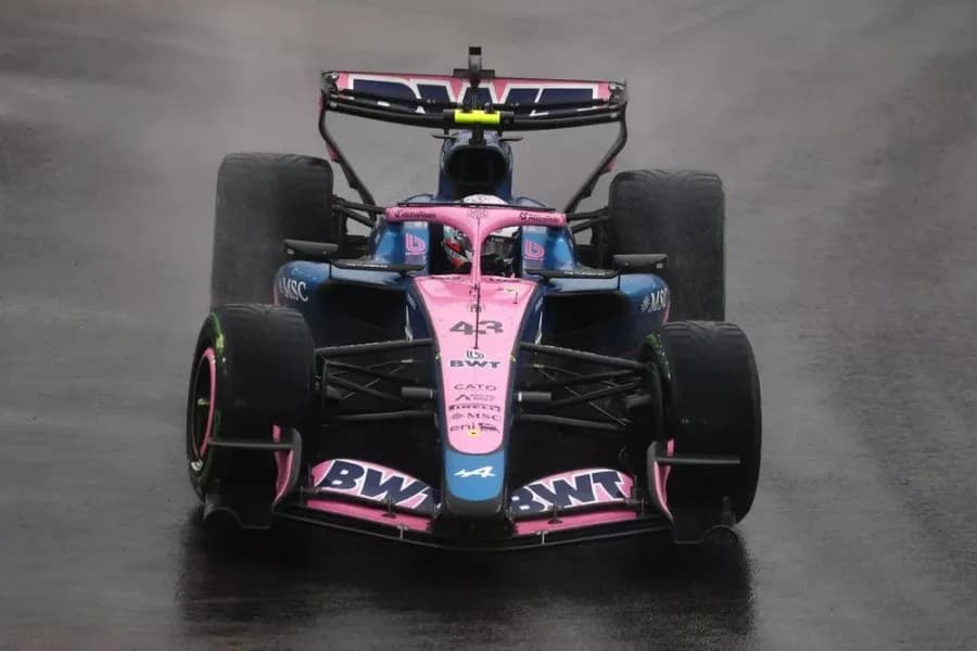 Franco Colapinto sufrió un abandono en la carrera sprint y clasificó 16.º en el Gran Premio de Singapur
