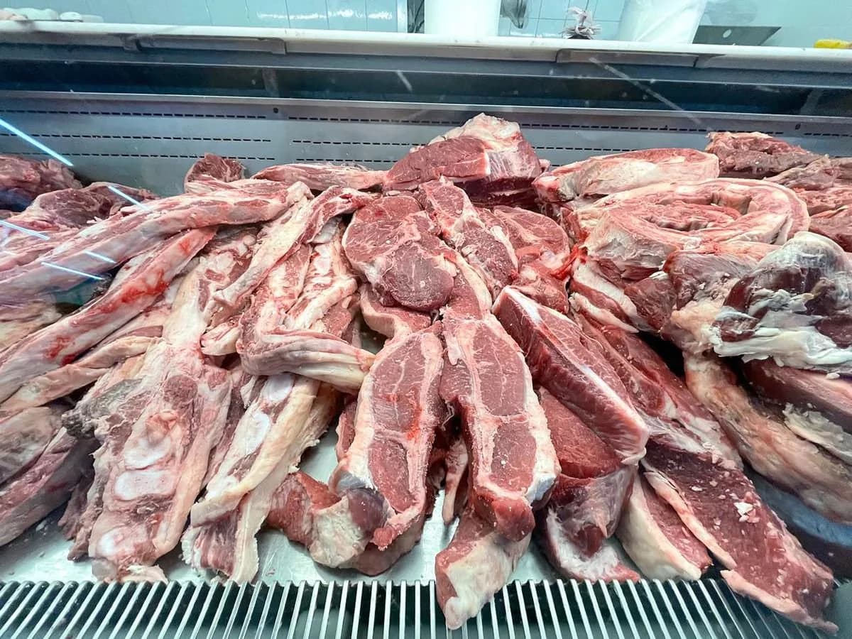 Un asado para cinco personas cuesta $85.000 y las ventas de carne siguen cayendo