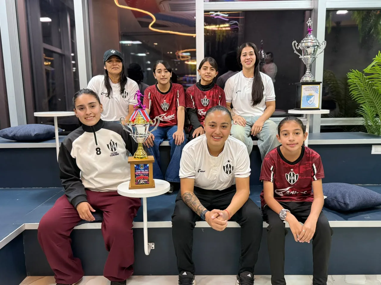 Mesa de campeonas: el plantel femenino de Central Córdoba visitó Radio LV11 tras consagrarse en Primera y Reserva