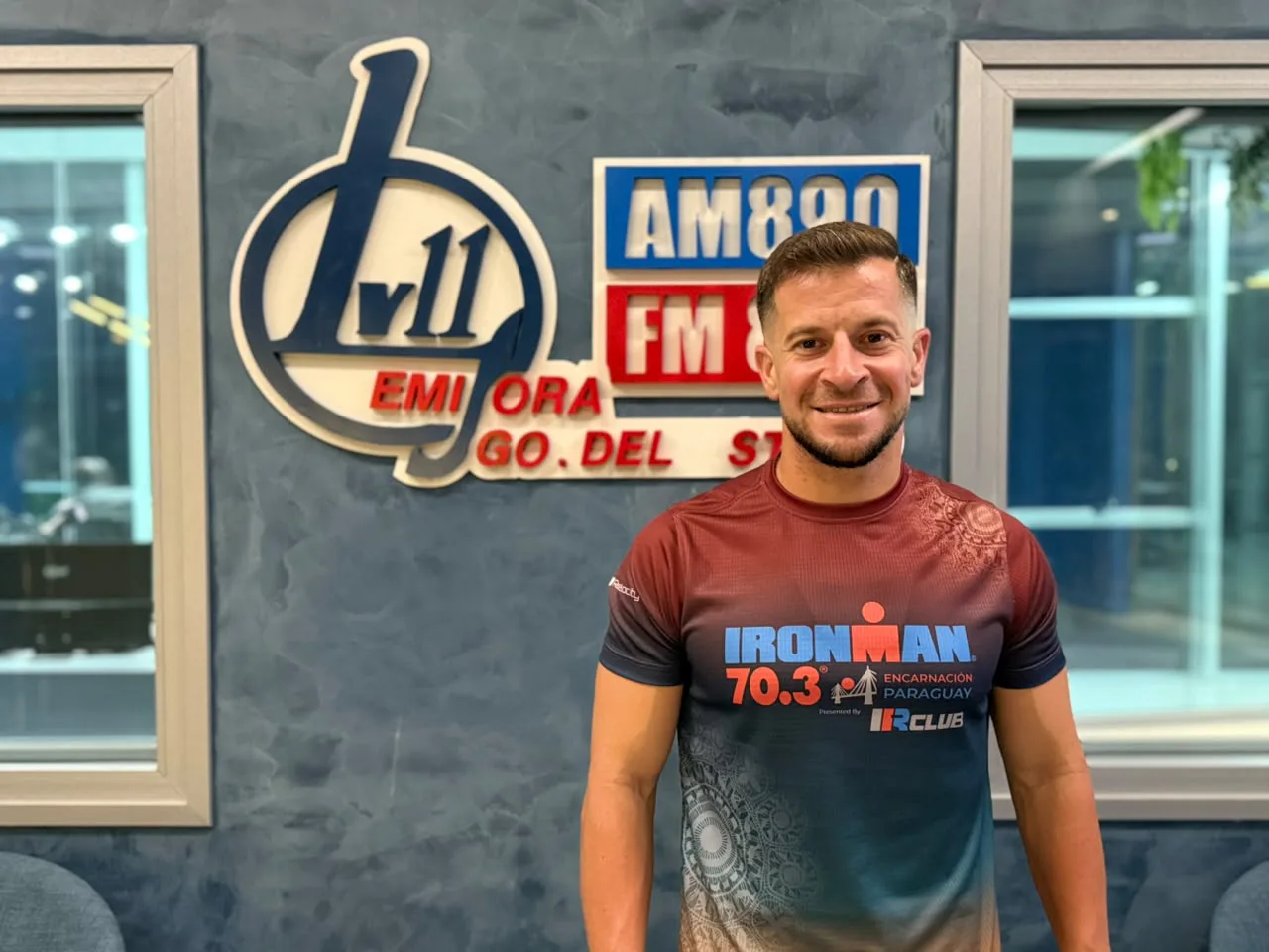 El triatleta Agustín Cano Carpi pasó por Radio LV11 y palpitó su histórico viaje al Mundial de Ironman en Estados Unidos