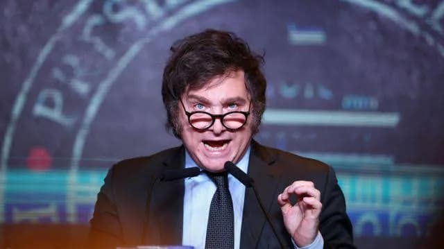 Milei compartió un video hecho con inteligencia artificial en el que aparece como el médico que cura a la Argentina