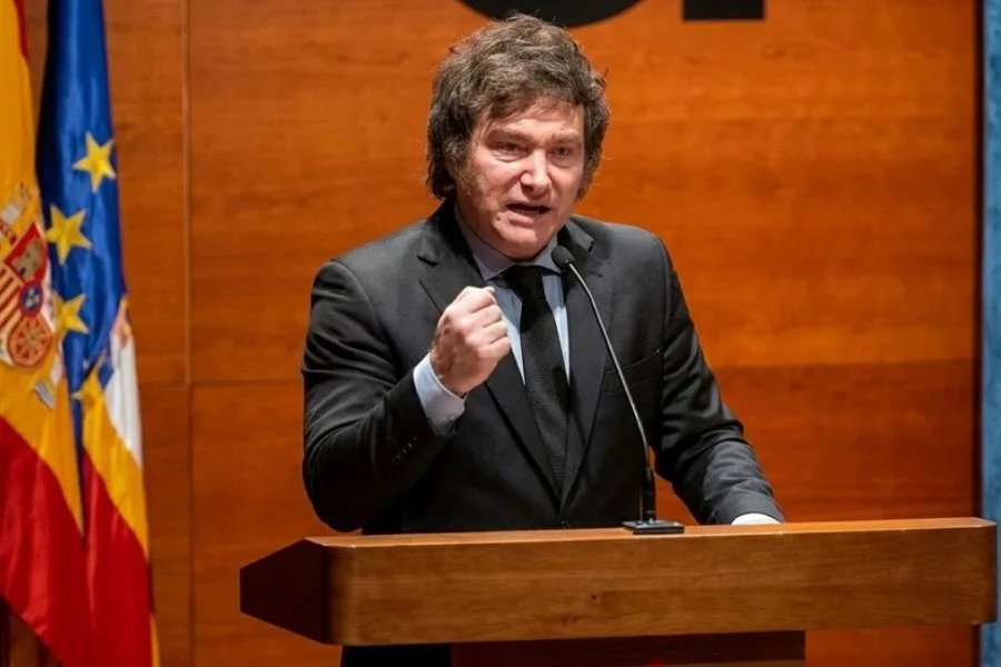 Javier Milei comparó la lectura de un libro de economía con su primera revista Playboy