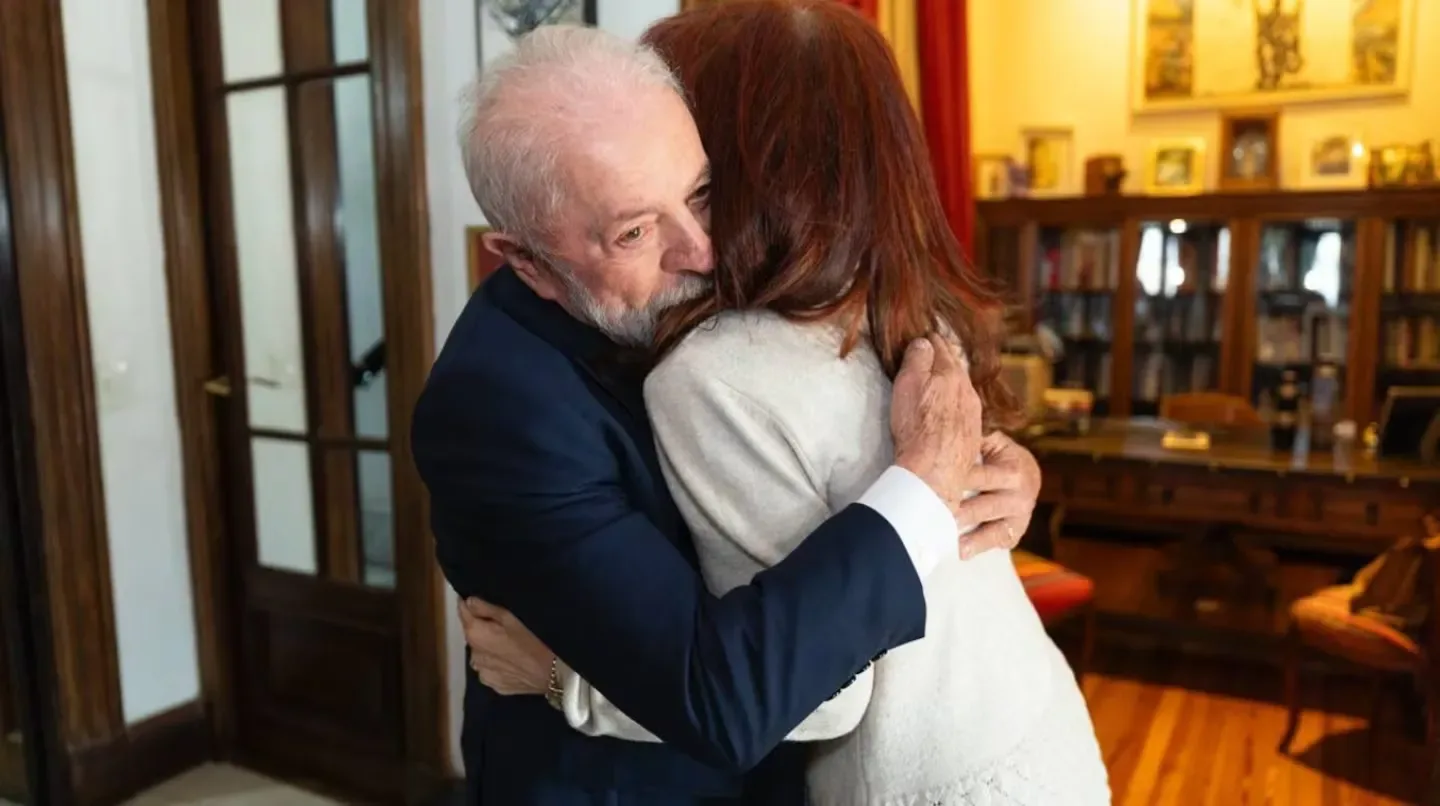 Cristina Kirchner felicitó a Lula da Silva por su triunfo en el balotaje frente a Flávio Bolsonaro