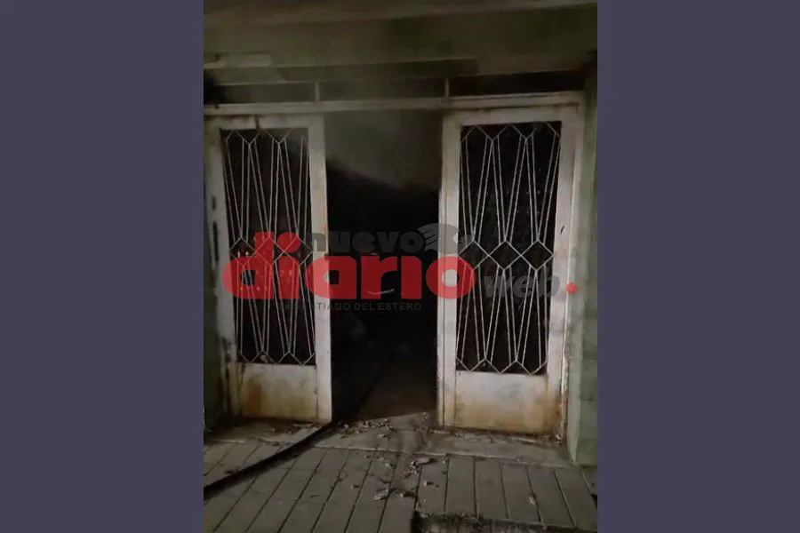 Un incendio en una casa deshabitada del barrio Centro de La Banda movilizó a los bomberos