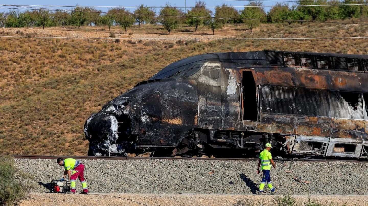 Tragedia en España: un choque de trenes dejó al menos 30 muertos