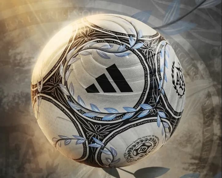 Presentaron la Argentum Gambeta Derbi: cuánto cuesta y dónde comprar la pelota del Superclásico