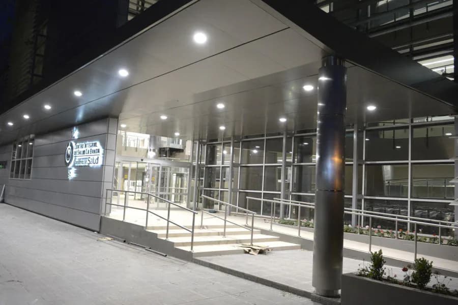 Un joven de 25 años fue apuñalado en la cabeza durante un sangriento enfrentamiento en La Banda