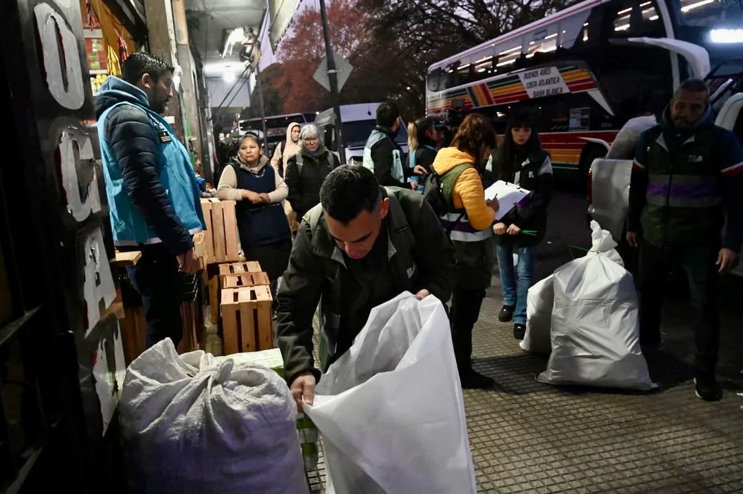 Subió la venta ilegal callejera en diciembre: alimentos y bebidas fue lo más vendido