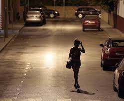 Papelón: armó una fiesta sexual "fiada", cayó la policía y sus padres ancianos tuvieron que pagar la deuda