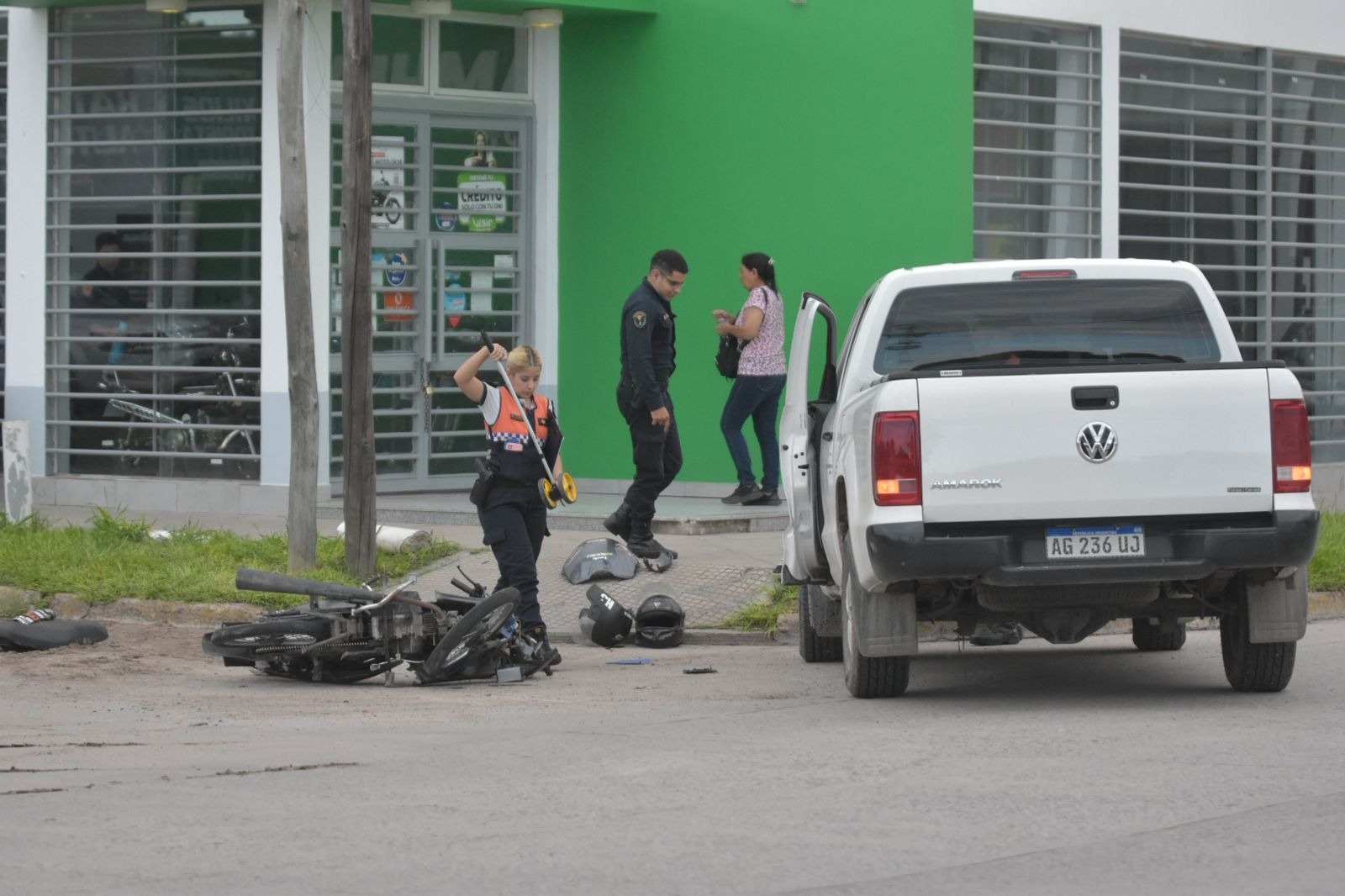 Accidente en La Banda: chocaron una camioneta y una moto