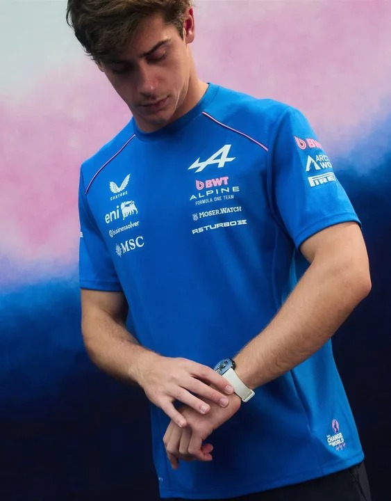 Colapinto presentó la indumentaria de Alpine para la temporada 2026