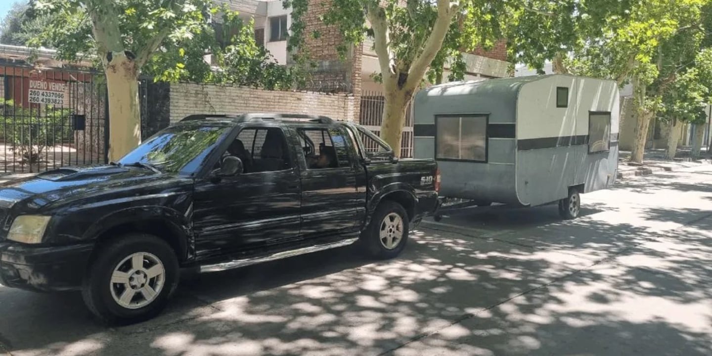 Les robaron la camioneta en plenas vacaciones y abandonaron a sus hijos en la ruta