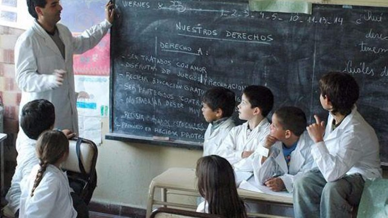 El Gobierno de la Provincia pagará lo adeudado por hora extendida a docentes con recursos propios