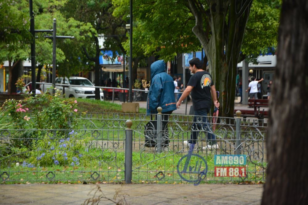 Humedad y calor: amaneció lloviendo y la máxima trepará a 36º