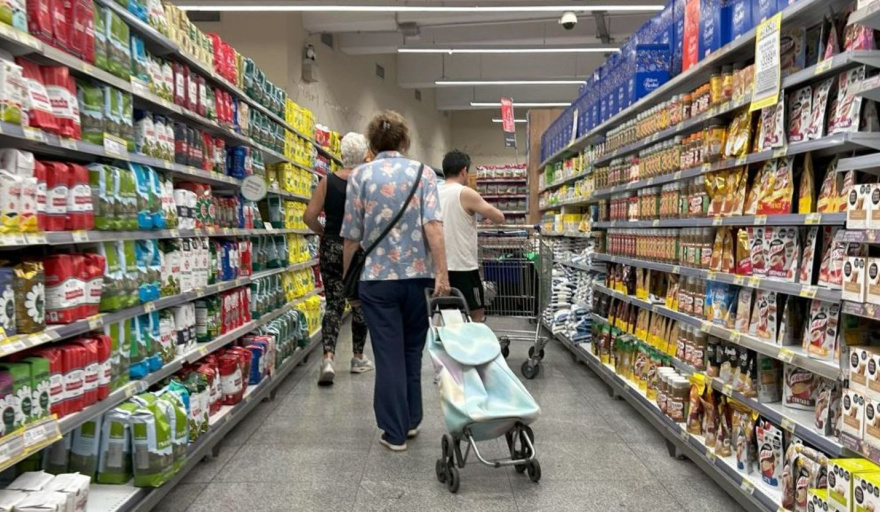 Economía: El consumo de los hogares cayó 1,4% en diciembre: cuáles fueron los sectores más afectados
