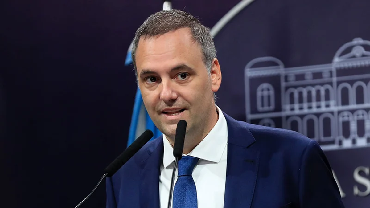 Política: Manuel Adorni asumió como director de YPF en reemplazo de Guillermo Francos