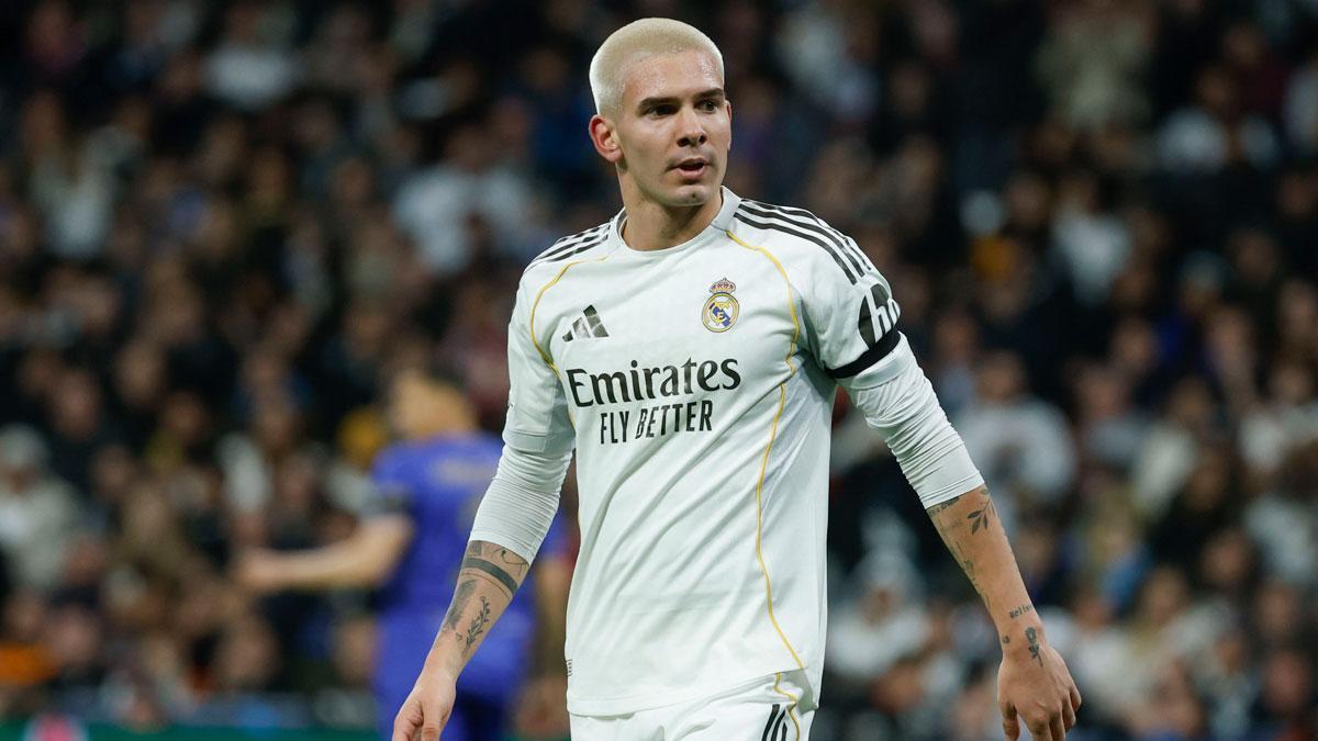 El Bernabéu silbó a Franco Mastantuono en la victoria del Real Madrid sobre el Rayo Vallecano