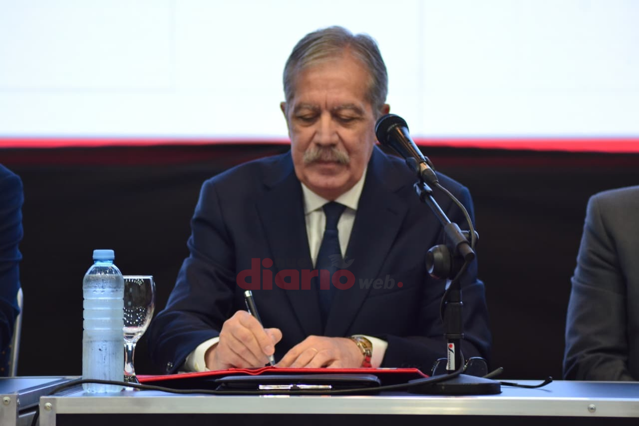 El gobernador anunció que iniciarán reuniones para establecer la pauta salarial de este año