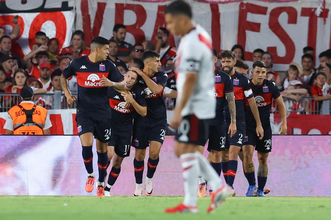 Tigre humilló a River y lo goleó 4-1 en el Monumental