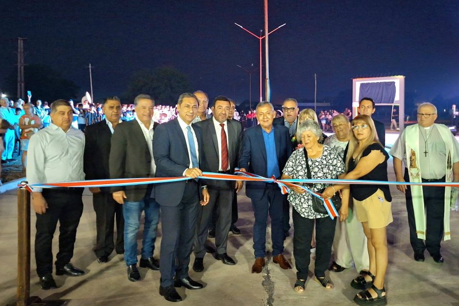 Inmortalizado en su tierra: Campo Gallo inauguró el bulevar "Huguito Flores"