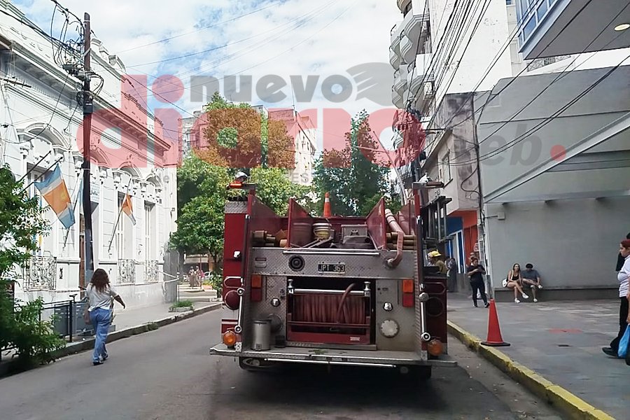 Tensión en la Biblioteca 9 de Julio por supuesto incendio movilizó a bomberos