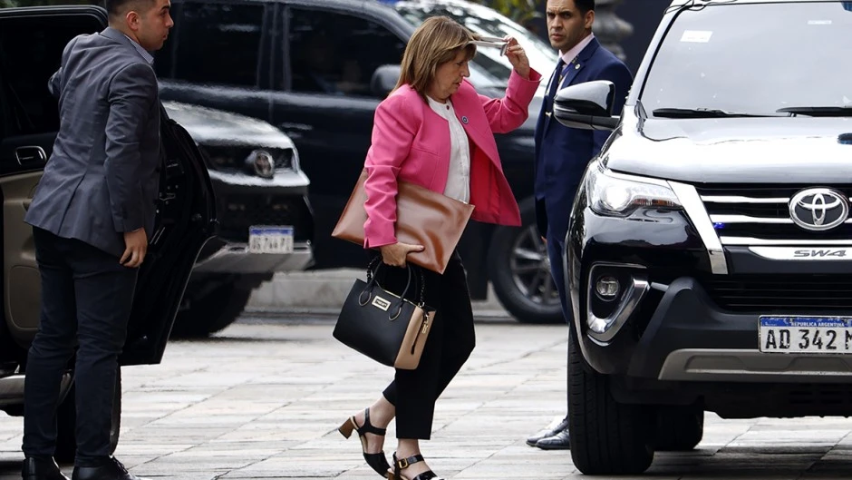 Bullrich convoca de urgencia a aliados para sacar Ganancias de la reforma laboral y asegurar votos