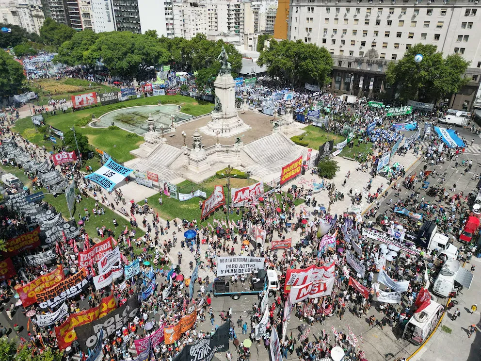 Incidentes frente al Congreso durante la reforma laboral: la Policía aplicó el protocolo antipiquetes y reportan heridos y detenidos