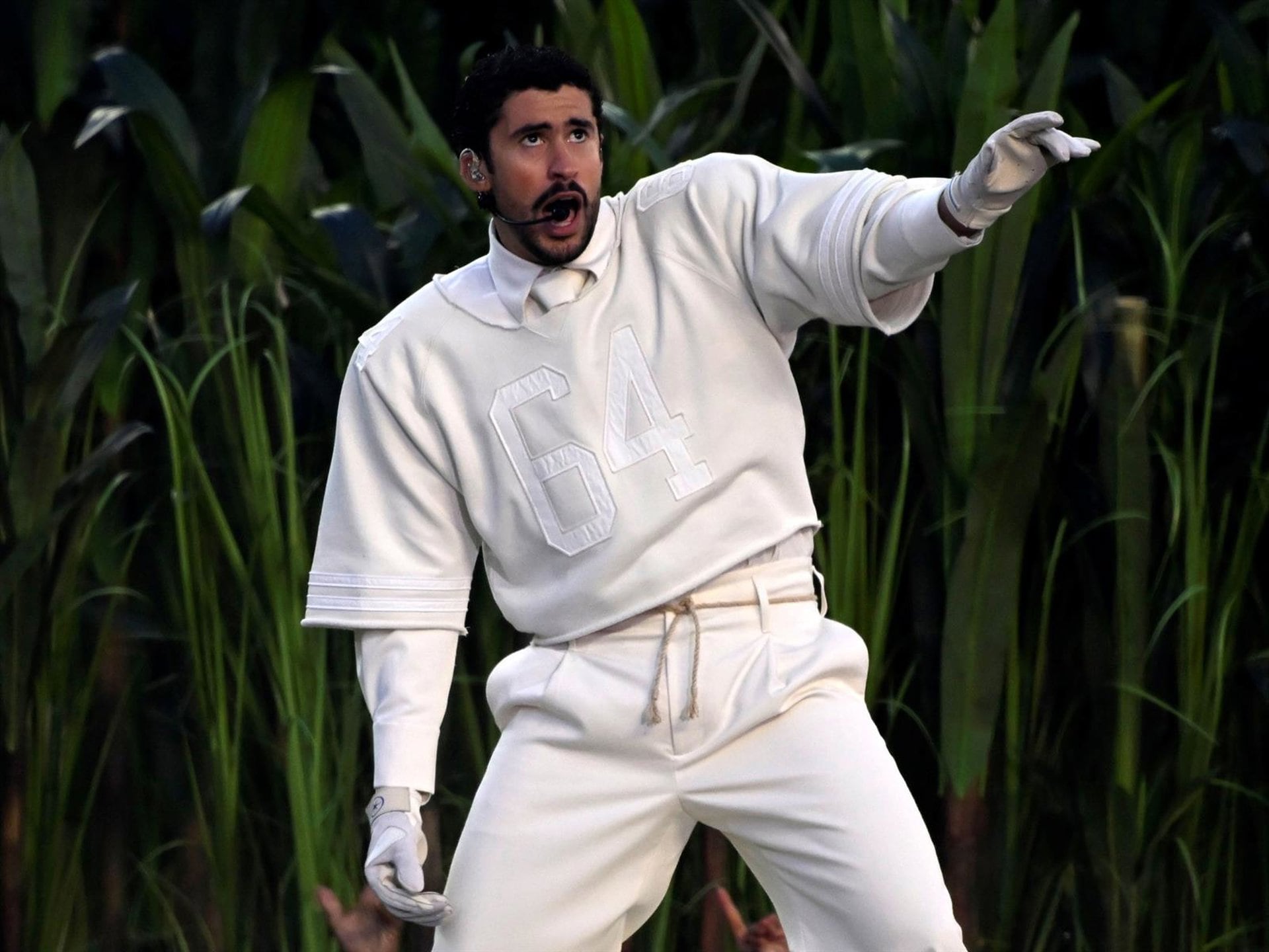 Bad Bunny ya está en Buenos Aires: vigilia de fans, hermetismo total y "La Casita" lista en River