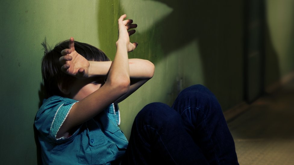 Investigan a una joven del barrio El Vinalar por presuntas agresiones a su hijo de 3 años