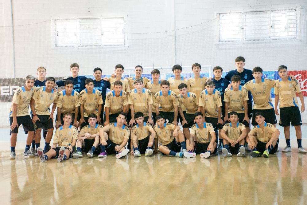 La Sub 17 se entrenó en el Coliseo del Predio Lionel Messi