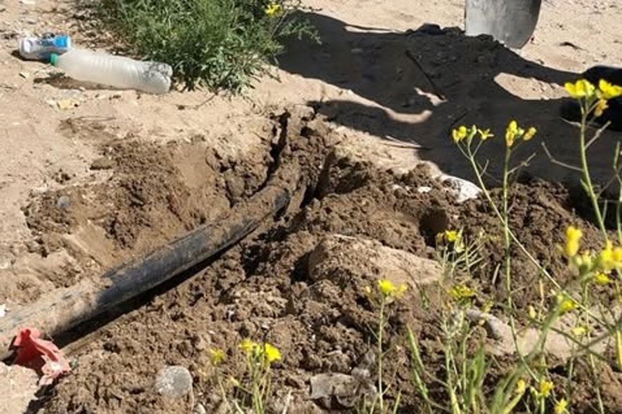 Añatuya: conexión clandestina de agua por debajo de la ruta pone en riesgo a los conductores